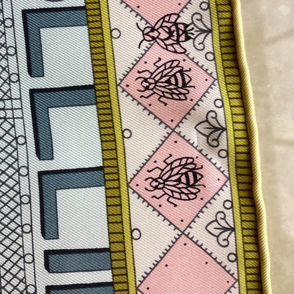 NWT HERMES Carre 90 Scarf Objets de Curiosite 100% Silk Blue Green Pink Purple - Picture 14 of 15